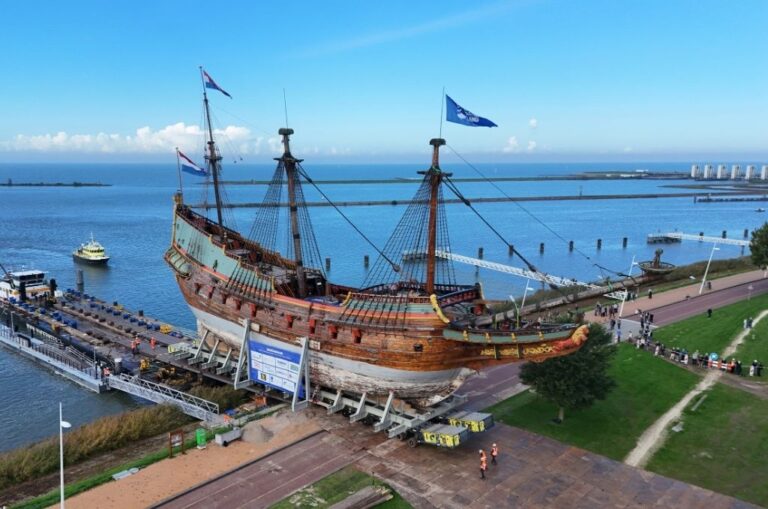 De Batavia komt aan land